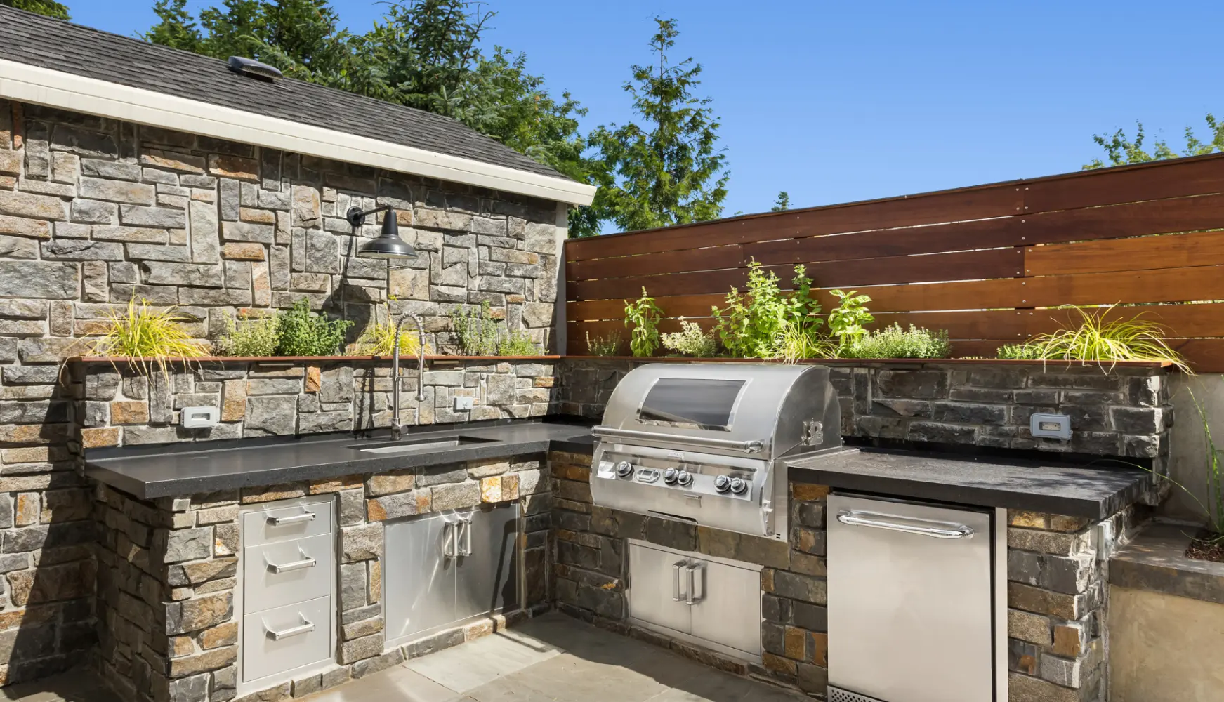 img - Outdoor Kitchens — 1